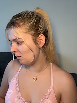 Allylove03 online show from February 13, 2026, 1:11 pm