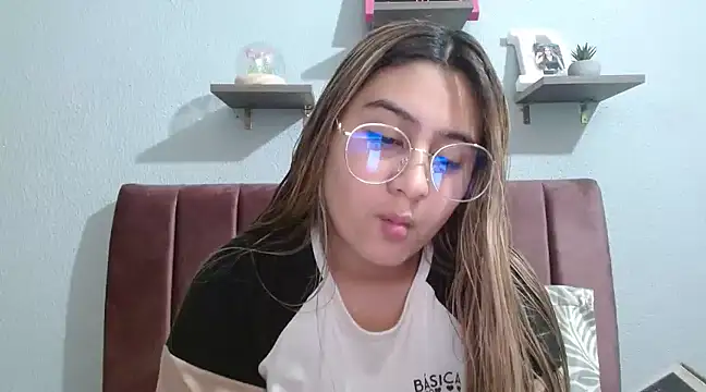 Miabonnett  online show from February 18, 2025, 10:36 pm