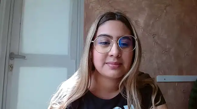 Miabonnett  online show from February 20, 2025, 3:08 pm