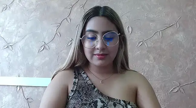 Miabonnett  online show from February 18, 2025, 3:10 pm
