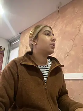 Miabonnett  online show from November 24, 2025, 12:16 pm