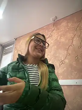 Miabonnett  online show from December 19, 2025, 12:18 pm