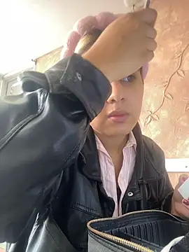 Miabonnett  online show from December 18, 2025, 12:31 pm