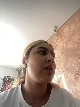 Miabonnett  online show from November 29, 2025, 12:16 pm