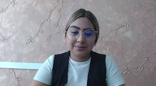 Miabonnett  online show from February 8, 2025, 4:14 pm