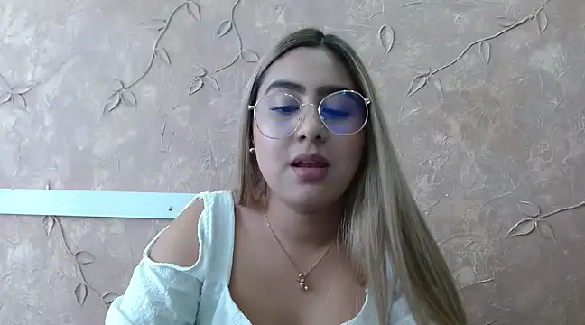 Miabonnett  online show from February 11, 2025, 4:13 pm