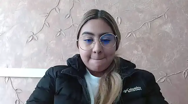 Miabonnett  online show from February 9, 2025, 1:46 pm