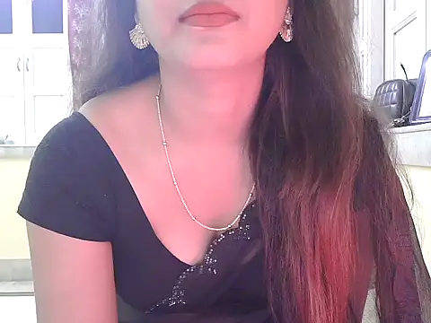 Model-Tanya online show from November 18, 2025, 3:48 pm