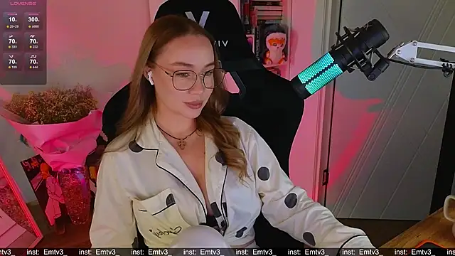 Emili1- online show from December 1, 2025, 11:44 am