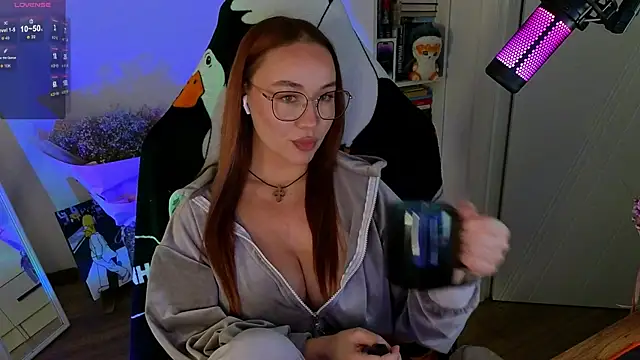 Snapshot of Emili1- chatting on October 15, 2025, 10:34 am Emili1- online show from October 15, 2025, 10:34 am