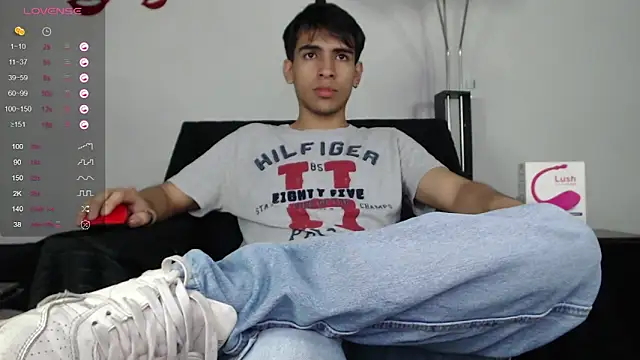 Snapshot of zack_thunder chatting on February 25, 2025, 11:54 am zack thunder online show from February 25, 2025, 11:54 am