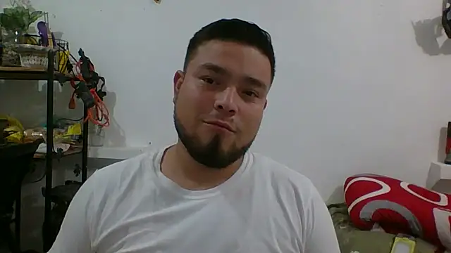 Snapshot of DirtyRcride chatting on November 2, 2025, 10:37 pm DirtyRcride online show from November 2, 2025, 10:37 pm