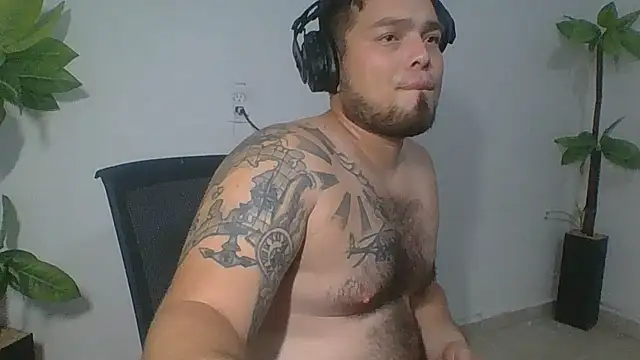 Snapshot of DirtyRcride chatting on October 2, 2025, 3:21 am DirtyRcride online show from October 2, 2025, 3:21 am