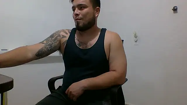 Snapshot of DirtyRcride chatting on October 26, 2025, 2:23 am DirtyRcride online show from October 26, 2025, 2:23 am