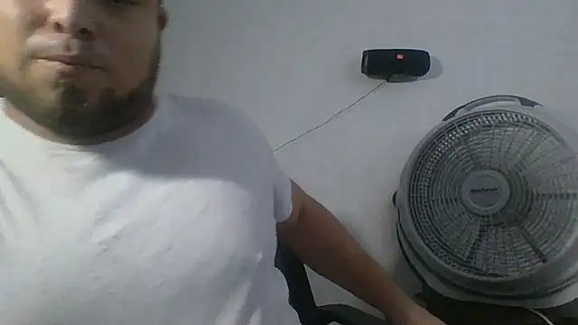 Snapshot of DirtyRcride chatting on September 27, 2025, 5:08 pm DirtyRcride online show from September 27, 2025, 5:08 pm