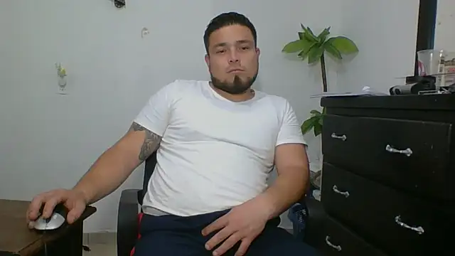 Snapshot of DirtyRcride chatting on November 10, 2025, 2:27 am DirtyRcride online show from November 10, 2025, 2:27 am