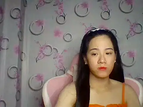 Snapshot of Nana-68 chatting on October 13, 2025, 1:34 pm Nana-68 online show from October 13, 2025, 1:34 pm