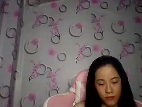 Snapshot of Nana-68 chatting on October 4, 2025, 3:35 pm Nana-68 online show from October 4, 2025, 3:35 pm