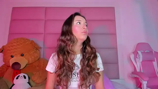 Snapshot of little-Emma chatting on March 2, 2025, 3:13 am little-Emma online show from March 2, 2025, 3:13 am