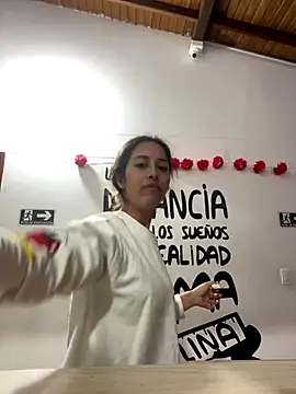 Snapshot of little-Emma chatting on September 17, 2025, 3:08 am little-Emma online show from September 17, 2025, 3:08 am