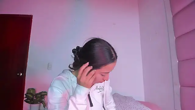 Snapshot of little-Emma chatting on October 1, 2025, 3:11 am little-Emma online show from October 1, 2025, 3:11 am