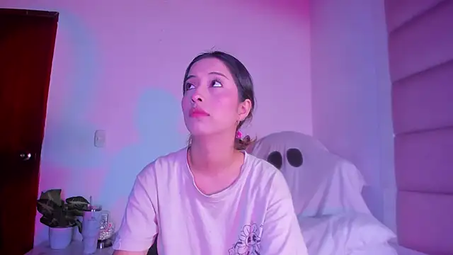 Snapshot of little-Emma chatting on October 11, 2025, 3:07 am little-Emma online show from October 11, 2025, 3:07 am