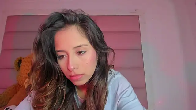 little-Emma online show from December 14, 2025, 3:13 am