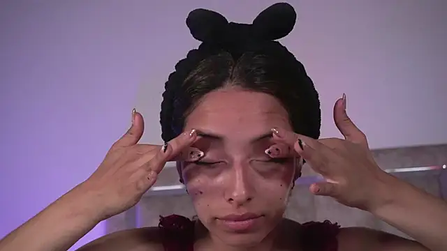 little-Emma online show from April 17, 2026, 11:18 pm