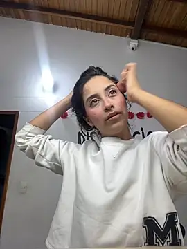 Snapshot of little-Emma chatting on September 19, 2025, 2:48 am little-Emma online show from September 19, 2025, 2:48 am