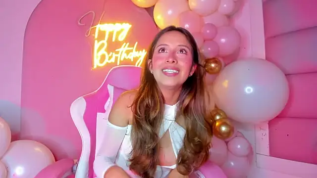 Snapshot of little-Emma chatting on February 22, 2025, 9:23 am little-Emma online show from February 22, 2025, 9:23 am