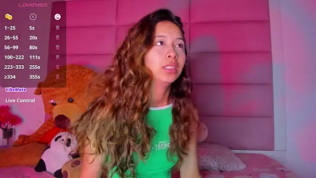 Snapshot of little-Emma chatting on March 5, 2025, 3:18 am little-Emma online show from March 5, 2025, 3:18 am