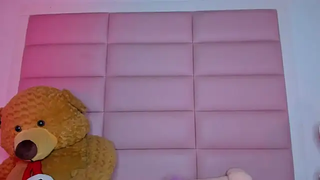 Snapshot of little-Emma chatting on March 2, 2025, 6:16 am little-Emma online show from March 2, 2025, 6:16 am