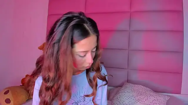 Snapshot of little-Emma chatting on February 21, 2025, 3:12 am little-Emma online show from February 21, 2025, 3:12 am