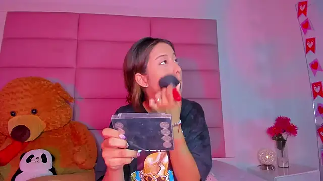 Snapshot of little-Emma chatting on February 20, 2025, 3:12 am little-Emma online show from February 20, 2025, 3:12 am