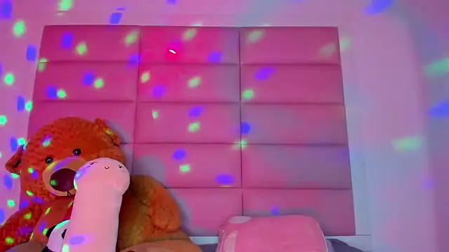 Snapshot of little-Emma chatting on March 22, 2025, 3:09 am little-Emma online show from March 22, 2025, 3:09 am