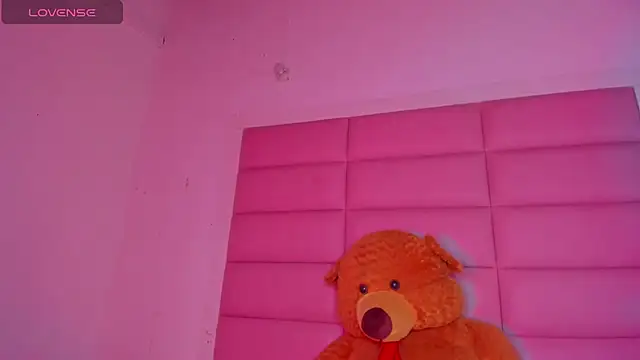 Snapshot of little-Emma chatting on February 26, 2025, 3:14 am little-Emma online show from February 26, 2025, 3:14 am