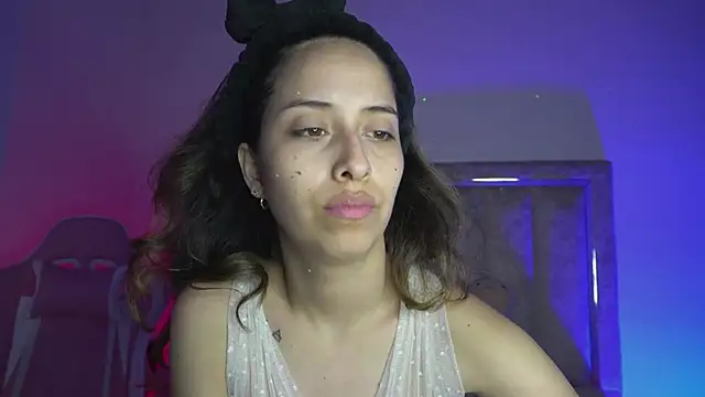 little-Emma online show from February 19, 2026, 3:47 am