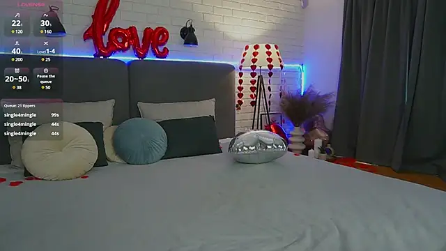 Snapshot of Viola__moon chatting on February 14, 2025, 12:57 pm Viola moon online show from February 14, 2025, 12:57 pm