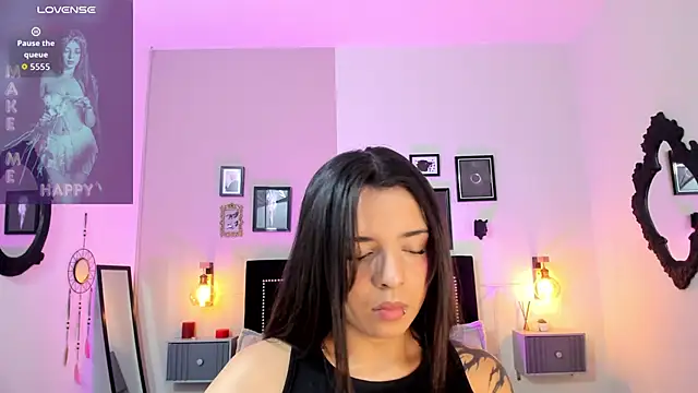 Charlotte  Benett online show from March 22, 2026, 5:10 am