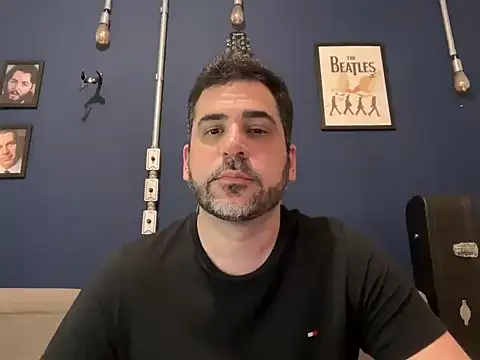 Snapshot of hotsafadinho chatting on November 1, 2025, 10:14 pm hotsafadinho online show from November 1, 2025, 10:14 pm