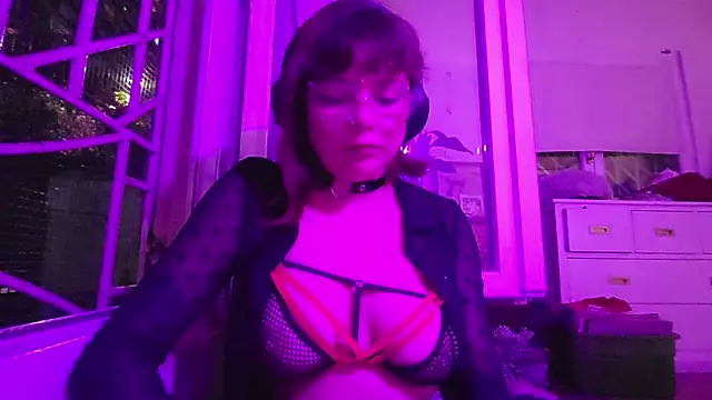 estivalia xxx online show from March 17, 2026, 1:08 am