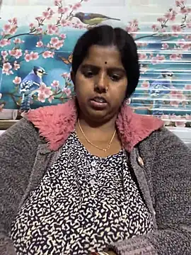 Snapshot of Beauty-queen chatting on February 21, 2025, 5:09 pm Beauty-queen online show from February 21, 2025, 5:09 pm