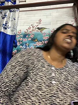 Snapshot of Beauty-queen chatting on February 13, 2025, 9:51 am Beauty-queen online show from February 13, 2025, 9:51 am