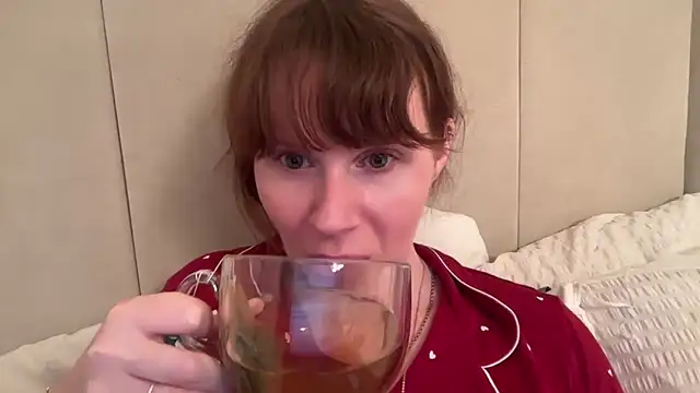 redheadrosie69 online show from November 10, 2025, 8:03 pm