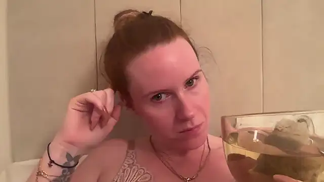 Snapshot of redheadrosie69 chatting on September 29, 2025, 6:57 pm redheadrosie69 online show from September 29, 2025, 6:57 pm