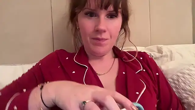 redheadrosie69 online show from November 17, 2025, 8:13 pm