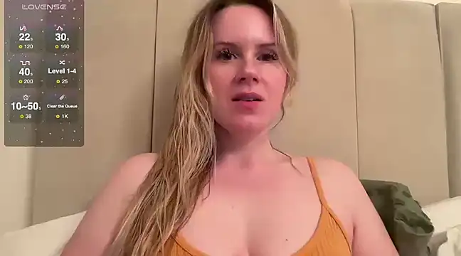 redheadrosie69 online show from March 12, 2025, 8:20 pm