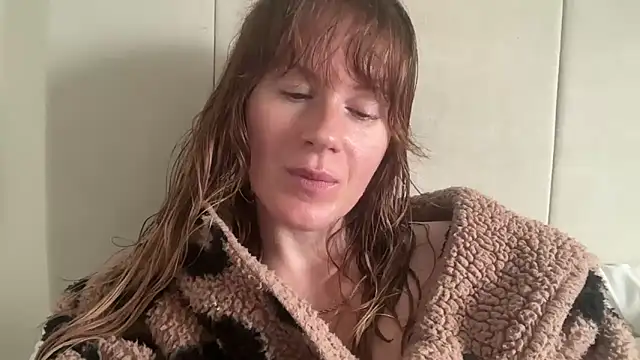 Snapshot of redheadrosie69 chatting on October 8, 2025, 9:00 am redheadrosie69 online show from October 8, 2025, 9:00 am