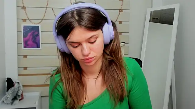 Josephine Kiss online show from February 10, 2025, 4:36 pm