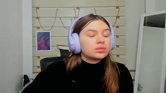 Josephine Kiss online show from February 8, 2025, 3:30 am